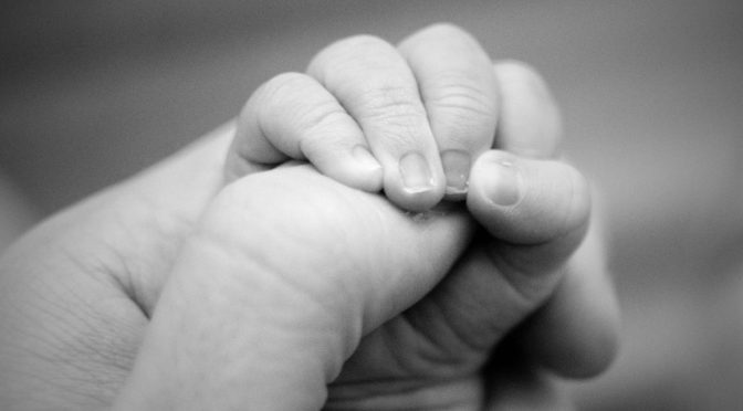 Relación entre estilos de apego y regulación emocional