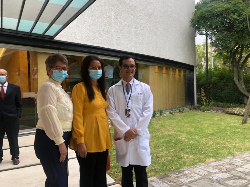 La imagen tiene un atributo ALT vacío; su nombre de archivo es egresados-y-familiares-i.jpeg